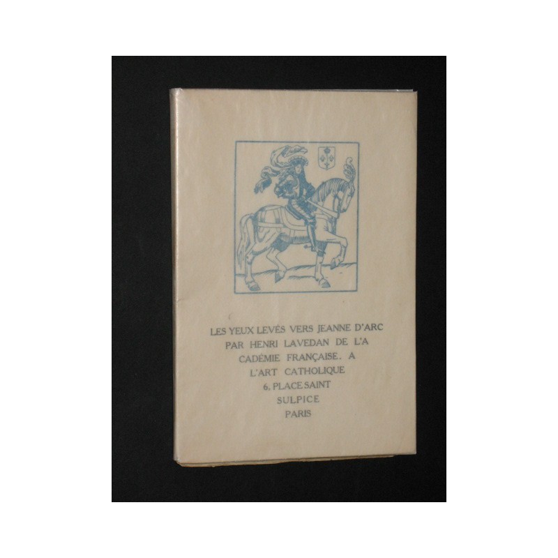 Les yeux levés vers Jeanne d'Arc