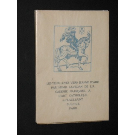 Les yeux levés vers Jeanne d'Arc